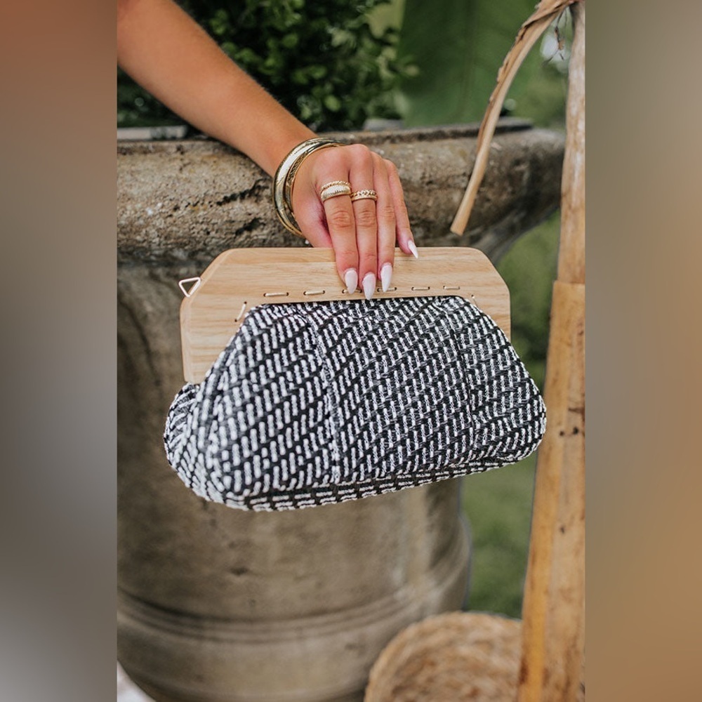 Urban Expressions COLLECTING STORIES WOVEN CLUTCH IN BLACK NWT